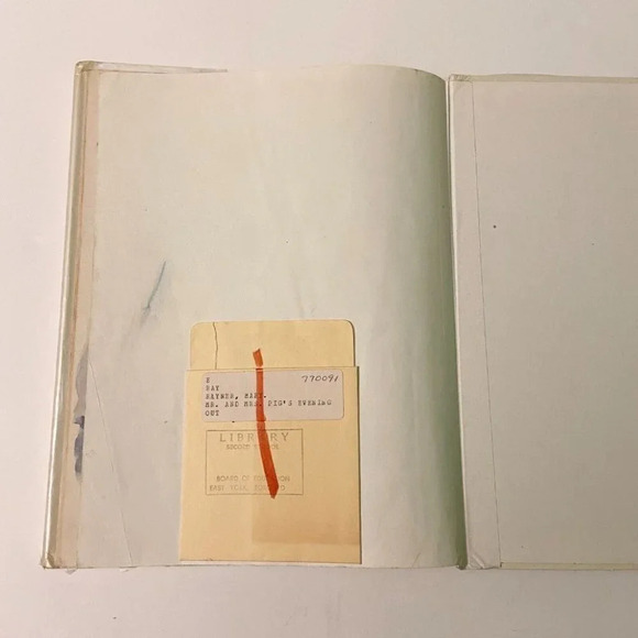 Vintage Lot Lady Muck by Mayne and Mr and Mrs Pigs Evening  Out by Rayner Books - Picture 7 of 12